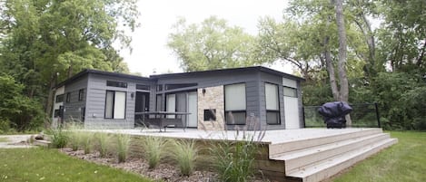 Cozy but modern and unique 2 bedroom + den
