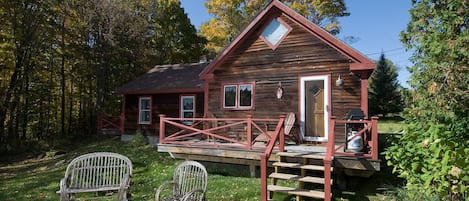 Goldilocks Cabin Back Deck