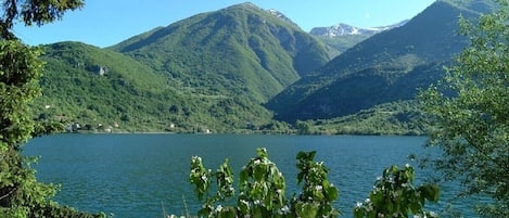 Le lac se trouve à seulement 10min à pied