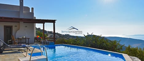 The house, pool and sea view.