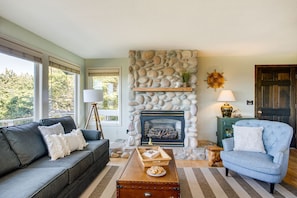 Stylish comfort and a gas fireplace in the living room