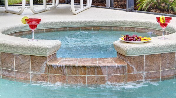 Drinks in the hot tub (Plastic only please)
