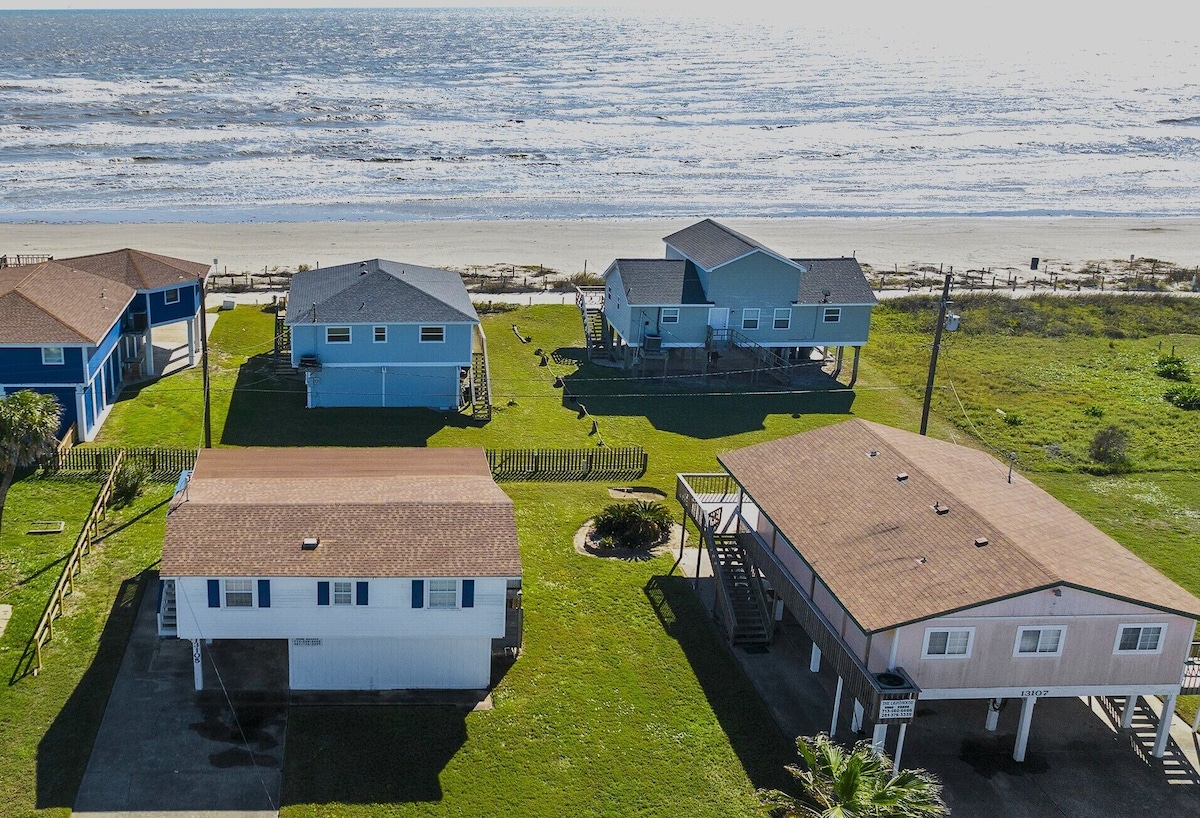 Few Steps from beach, fabulous view from ginormous gated deck!