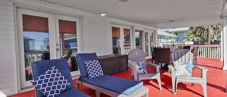 Large, covered Deck w/
gate, wonderful place to people watch & have your coffee.