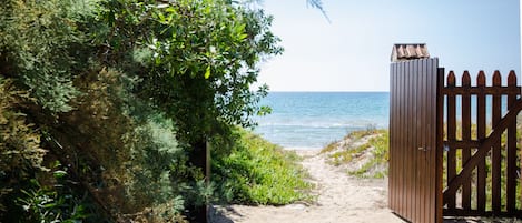 Private gate for access to the beach