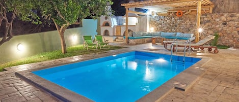 Rethymno South Coast Villa,Rodakino,Swimming pool and shaded area