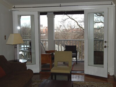 Spacious, private, tree-guarded loft in the sky with views of downtown Nashville
