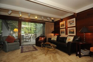 Living room, sunny deck with comfy chairs, creek sounds and Baldy Views! 
