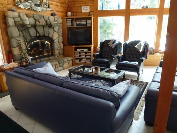 Flat Screen TV, tons of DVD's,CD's, DISH --fireplace & wood