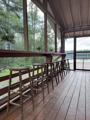 Screen porch, and breakfast bar.