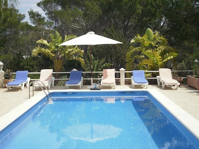 Encantadora Villa con piscina y barbacoa a  300 m  de la playa.