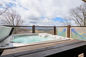 Hot Tub Overlooking Amazing Views