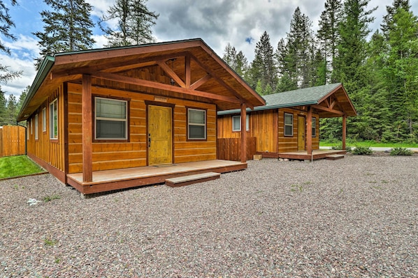 Hungry Horse Vacation Rental | 2BR | 2BA | 864 Sq Ft | Steps Required for Entry