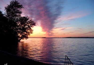 Family Lake Front Cottage On Simcoe - Long term rental discount available