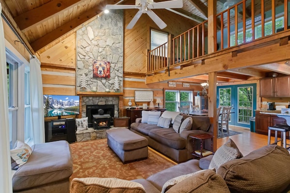 Grandfather Vista Spacious Living Area