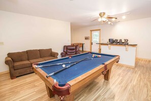 Fireside Lodge Game Room with Pool Table, Foosball, Flatscreen TV, Gas Fireplace and Bar with Granite Counters