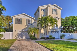 This luxury home boasts 3 bedrooms and 2.5 bathrooms to accommodate up to 8 guests.