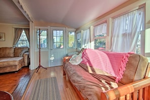 Sunroom | Full Futon