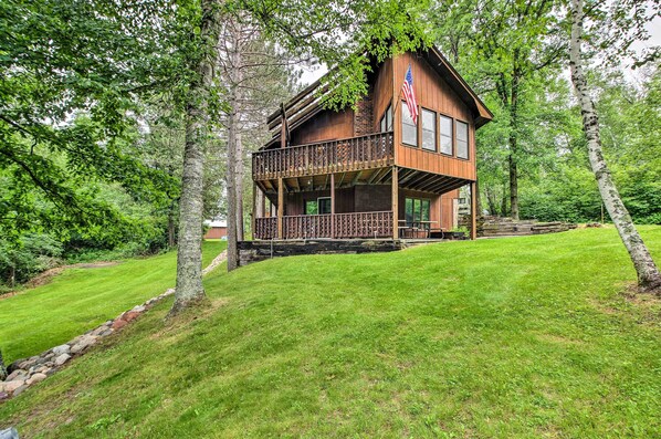 Escape to beautiful Minnesota at this 3-bedroom vacation rental in Fifty Lakes.