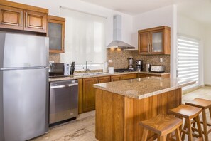 Fully equipped kitchen