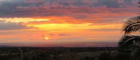 Another beautiful Waikoloa Sunset. 
Where's the Mai Tai?
