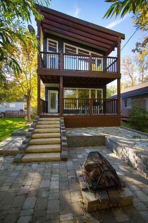 Front Deck (mosquito curtains equipped screen protected area)