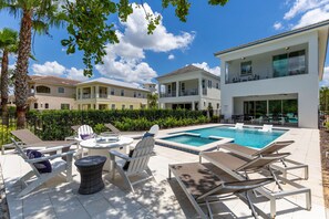 Spend a gorgeous Florida day on the sun loungers