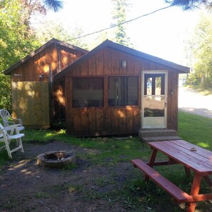 Economy 3 bedroom Cabin Wood end