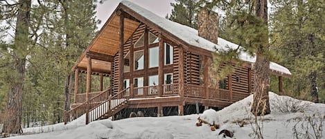 No matter the season, this log cabin has everything for your Idaho retreat!