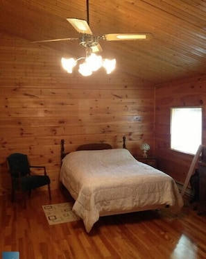 Large bedroom with queen bed and bunk bed (double bottom and single top)