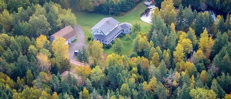 This is an aerial view of the property and shows the B&B.