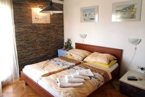 Schlafzimmer 1