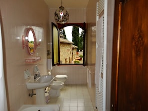 THE ONE , the bathroom of the first bedroom. 