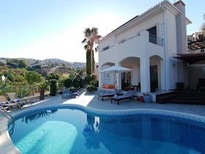 A real chill out and relax Villa with 360 deg views 