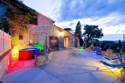 Il Granaio, 6-Bett-Villa mit Pool und beheiztem Whirlpool