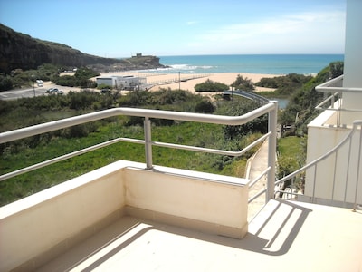 Ericeira - T2/T3 CHARMING APARTMENT WITH SEA VIEW AND UPON THE BEACH