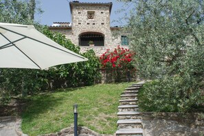 stairs to the pool