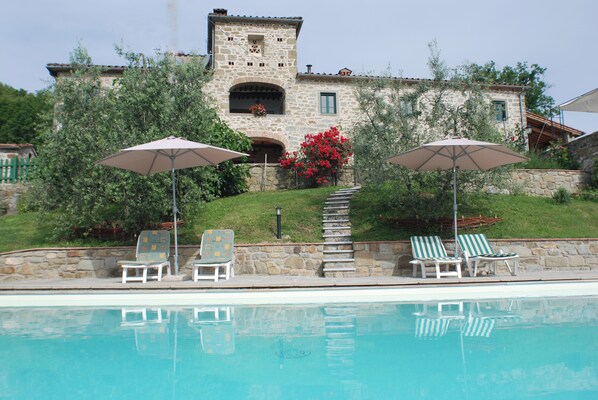 casa fantone house from the pool
