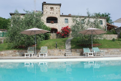 Charming Tuscan villa with private pool, wide garden and breathtaking view 