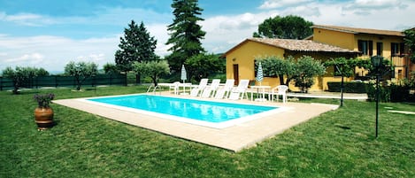 Casale Con Piscina