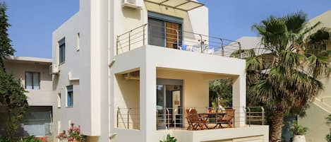 Beach villa in Almyrida, Chania