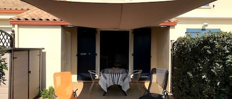 屋外ダイニングエリア