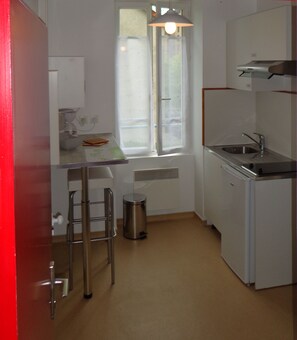 Entrée de l'appartement et cuisine