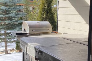 Private Hot Tub l Gas BBQ