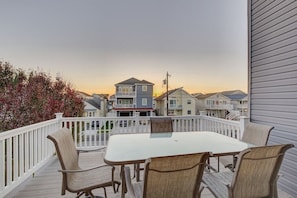 2nd floor deck with seating