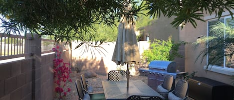 A tranquil backyard with Grill 