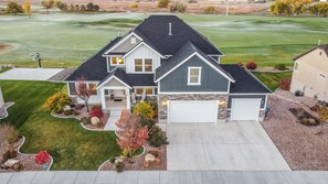 Huge 8 bedroom home backed up to golf course and Utah lake. Solar powered energy