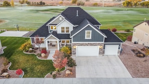 Huge 8 bedroom home backed up to golf course and Utah lake. Solar powered energy
