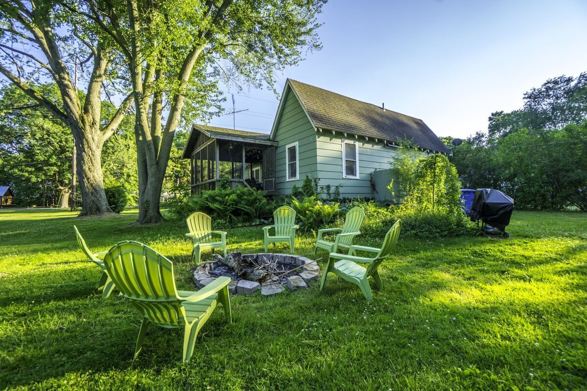 Ellie`s Cottage with Cherry Beach