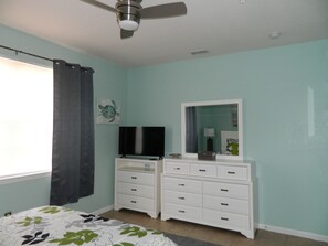 Queen bedroom with 40" smart TV